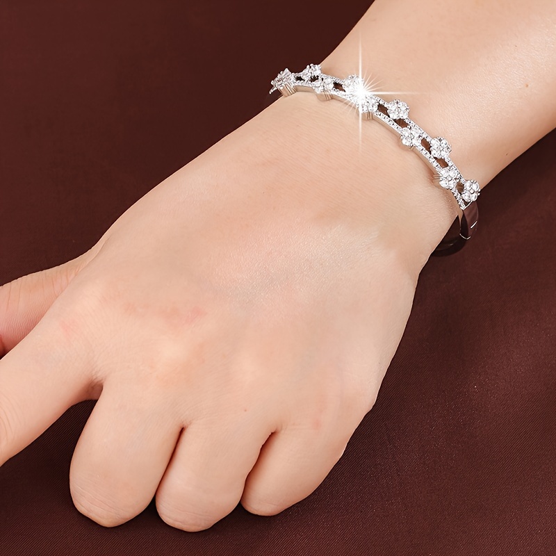 Zirconia Bracelet with Delicate Flower for Women